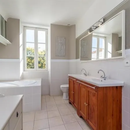 House Maison De Ville Avec Jardin Et Garage, Proximite Du Centre Ville, 6 A 8 Pers *
