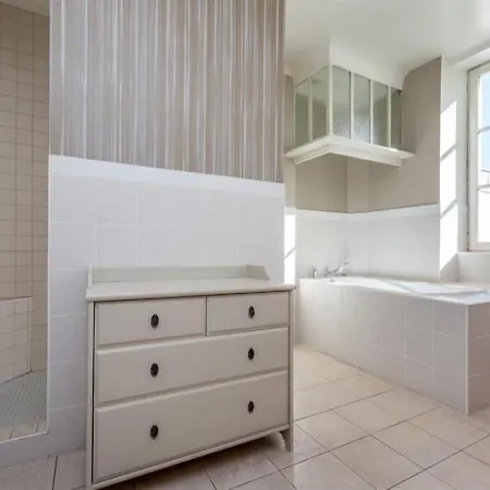 House Maison De Ville Avec Jardin Et Garage, Proximite Du Centre Ville, 6 A 8 Pers