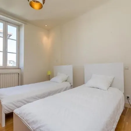 House Maison De Ville Avec Jardin Et Garage, Proximite Du Centre Ville, 6 A 8 Pers